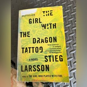 📖2/$10 books📖 The girl with the dragon tattoo